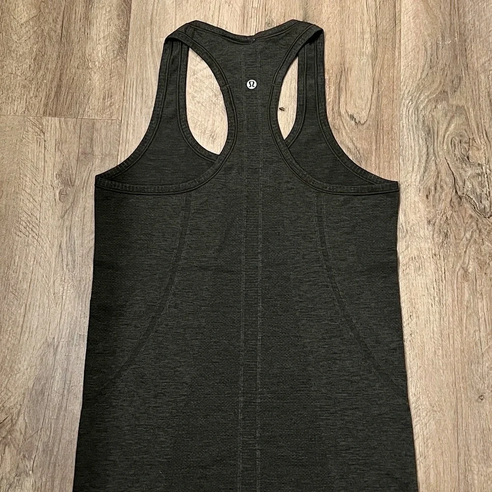 Lululemon Wome's Swiftly Tech Racerback Dark‎ Olive Size 6